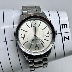 Nine West Silver Tone Minimalist Women’s Analog Watch Working New Battery